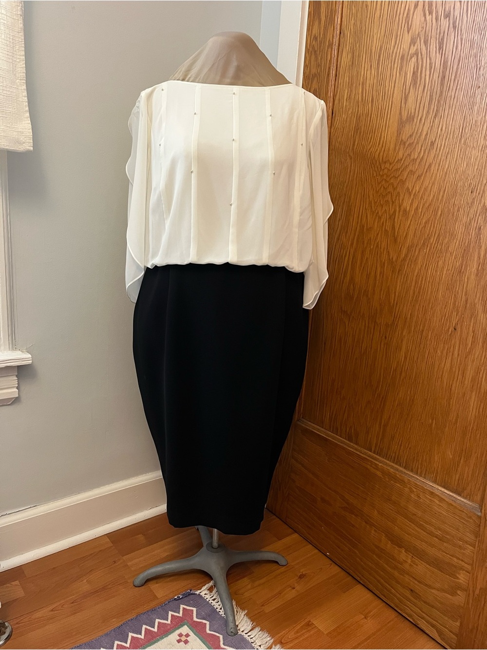 Jones New York Black Pencil Skirt with White Overlay